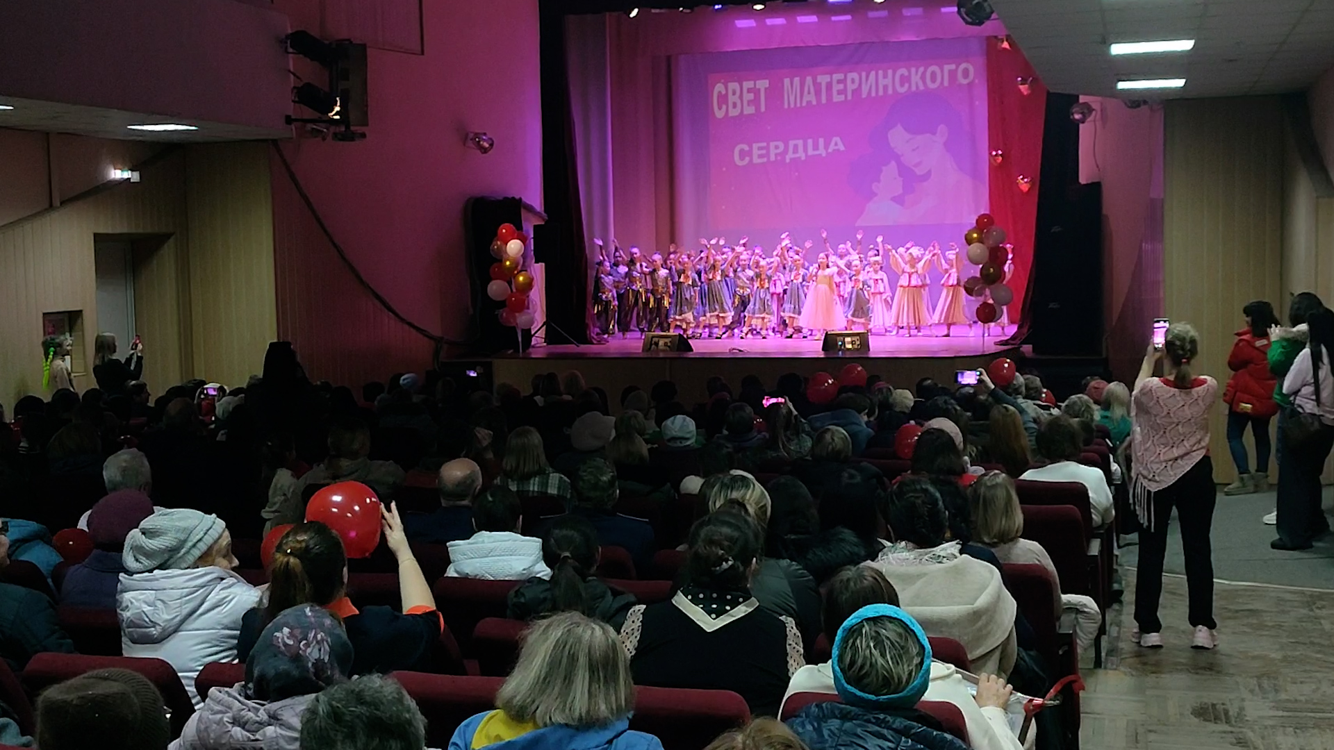 Репортаж о праздничном концерте ко Дню матери