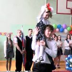 «Последний звонок» прозвенел в школах Миллеровского района. Репортаж из гимназии №1