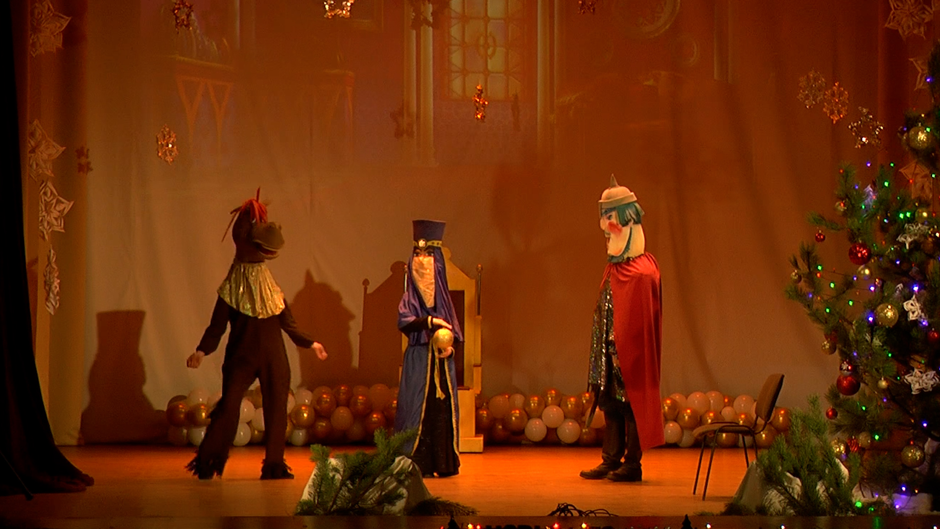 Новогоднее приключение коня Юлия и Добрыни. Театрализованное представление на сцене РДК для детей и взрослых