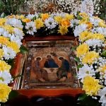 Награждение волонтёров в День Святой Троицы. Сюжет из храма Андрея Первозванного.
