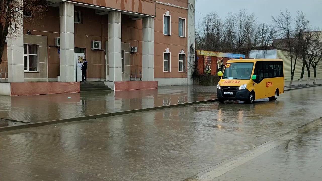 Новый школьный автобус у Курской ООШ